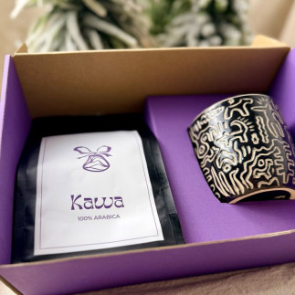 Zestaw prezentowy dla niego: czarka ceramiczna i kawa