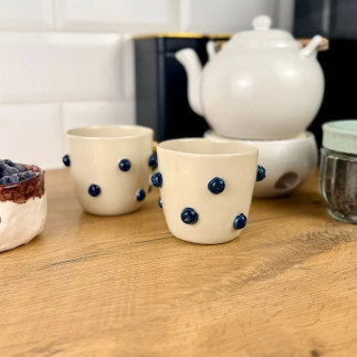 Kubek ceramiczny z uchem Borówka ręcznie robiony