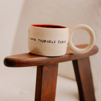 Kubek z napisem Love yourself first