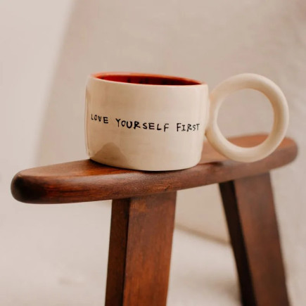Kubek z napisem Love yourself first
