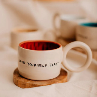 Kubek z napisem Love yourself first
